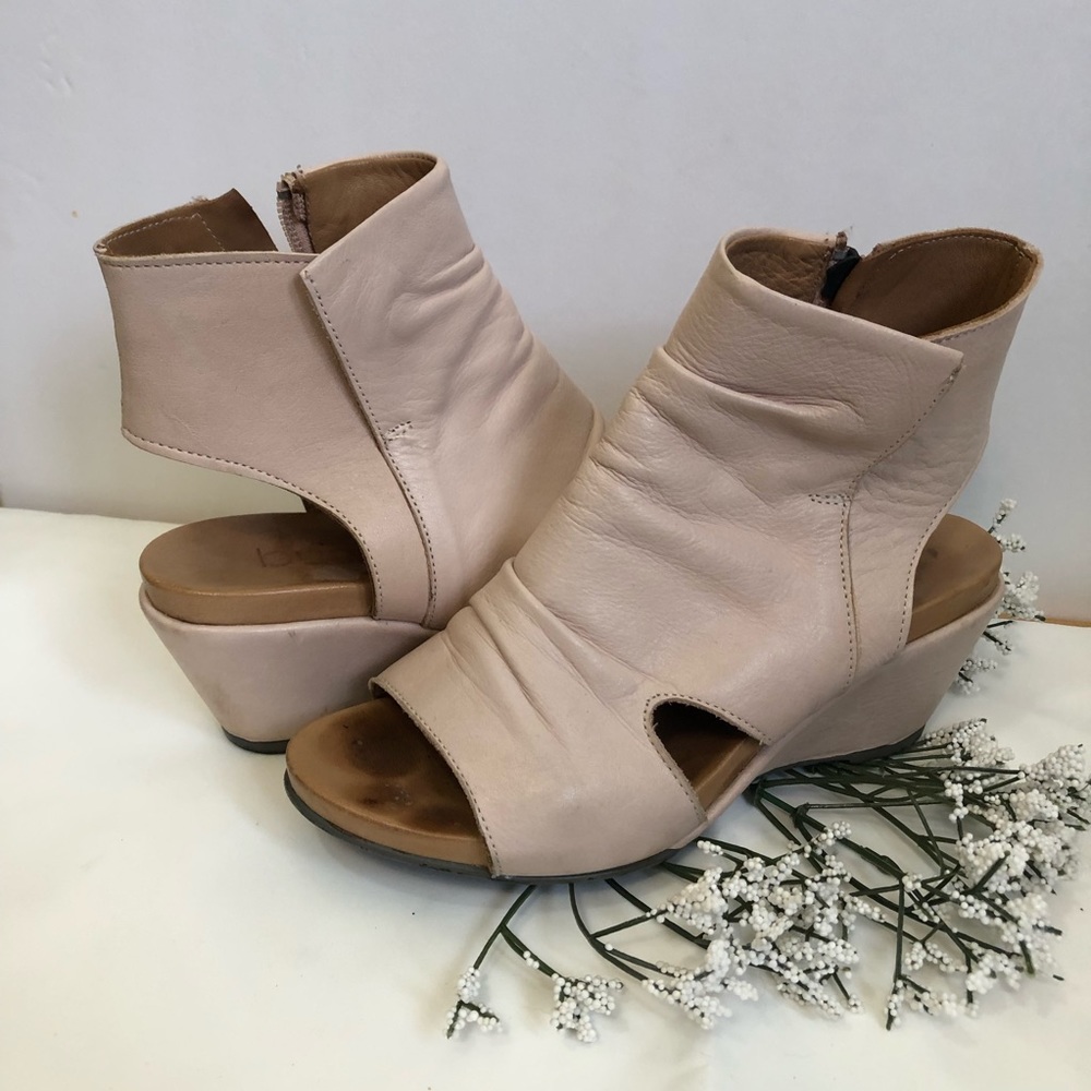 Bueno pink peep toe bootie